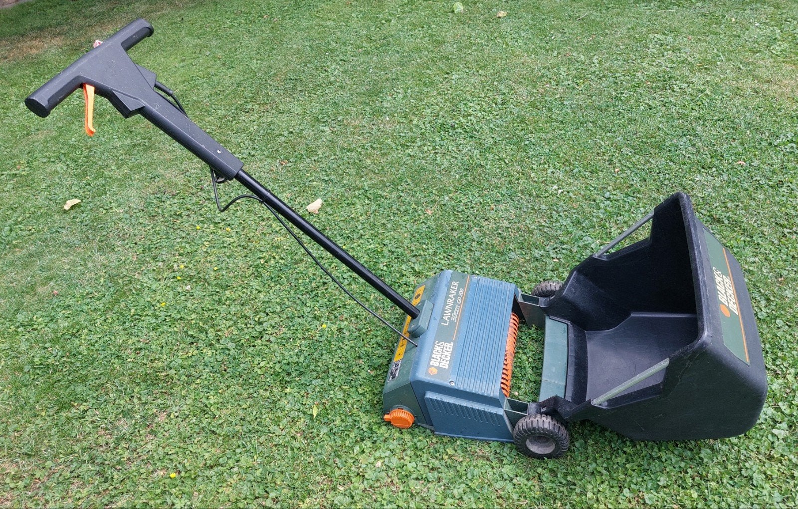Black & Decker GD200 verticuteermachine / lawnraker, Ophalen, Gebruikt, Black & Decker, Opvangbak