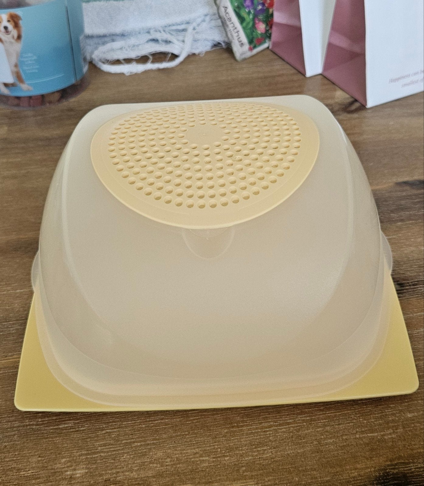 Kaas bewaarbak Tupperware, Huis en Inrichting, Keuken | Tupperware, Bewaardoos, Geel, Ophalen of Verzenden, Zo goed als nieuw