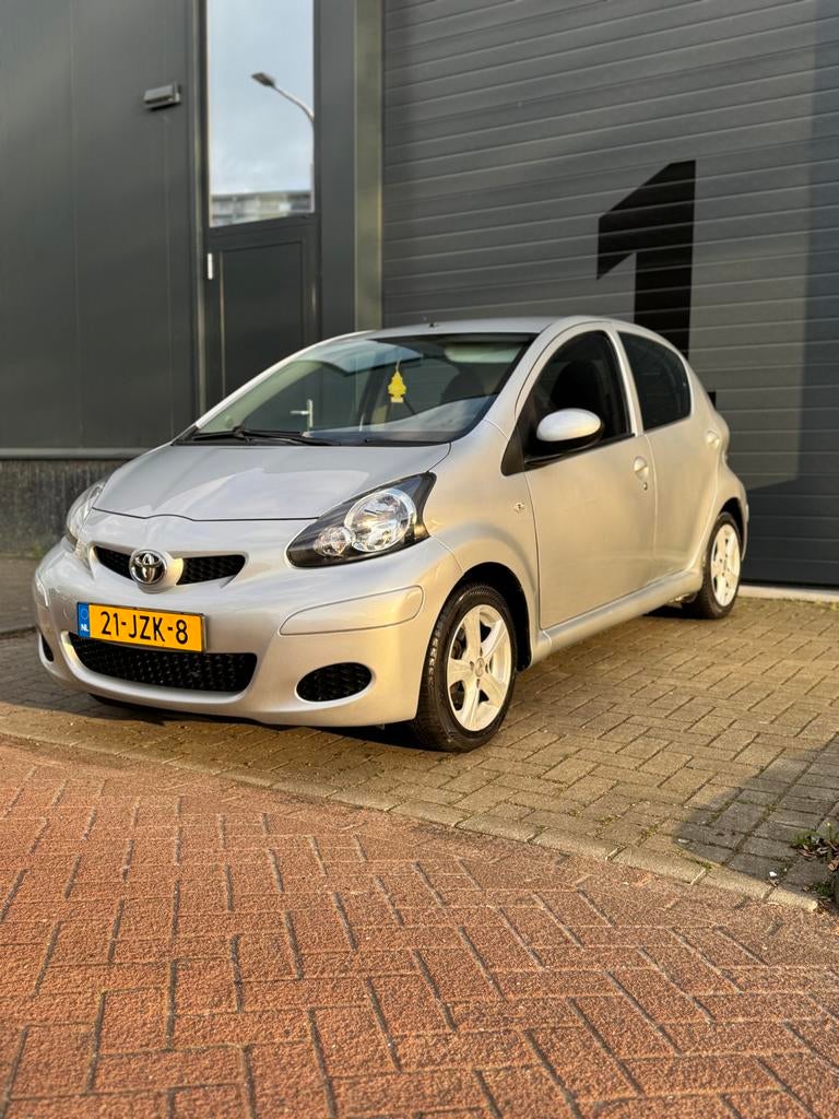 Toyota Aygo 1.0 5DRS AIRCO!! NIEUWE APK!!, Auto's, Toyota, Particulier, Aygo, ABS, Airbags, Airconditioning, Centrale vergrendeling