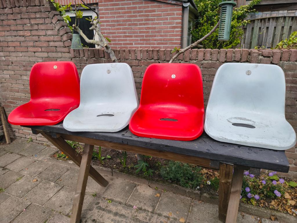 Originele PSV Stadion Kuipstoeltjes - Rood en Wit, Huis en Inrichting, Stoelen, Ophalen, Kunststof, Gebruikt, Stadionstoel, Voetbal, Sportief