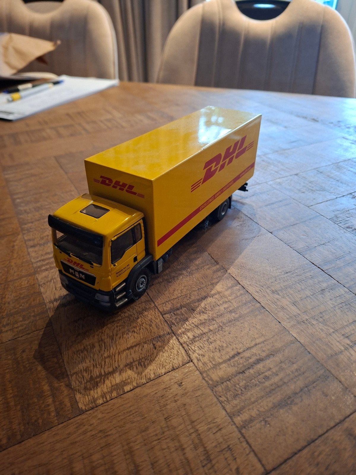 dhl vrachtwagen metaal ( zie tekst), Ophalen of Verzenden, Gebruikt, Bus of Vrachtwagen
