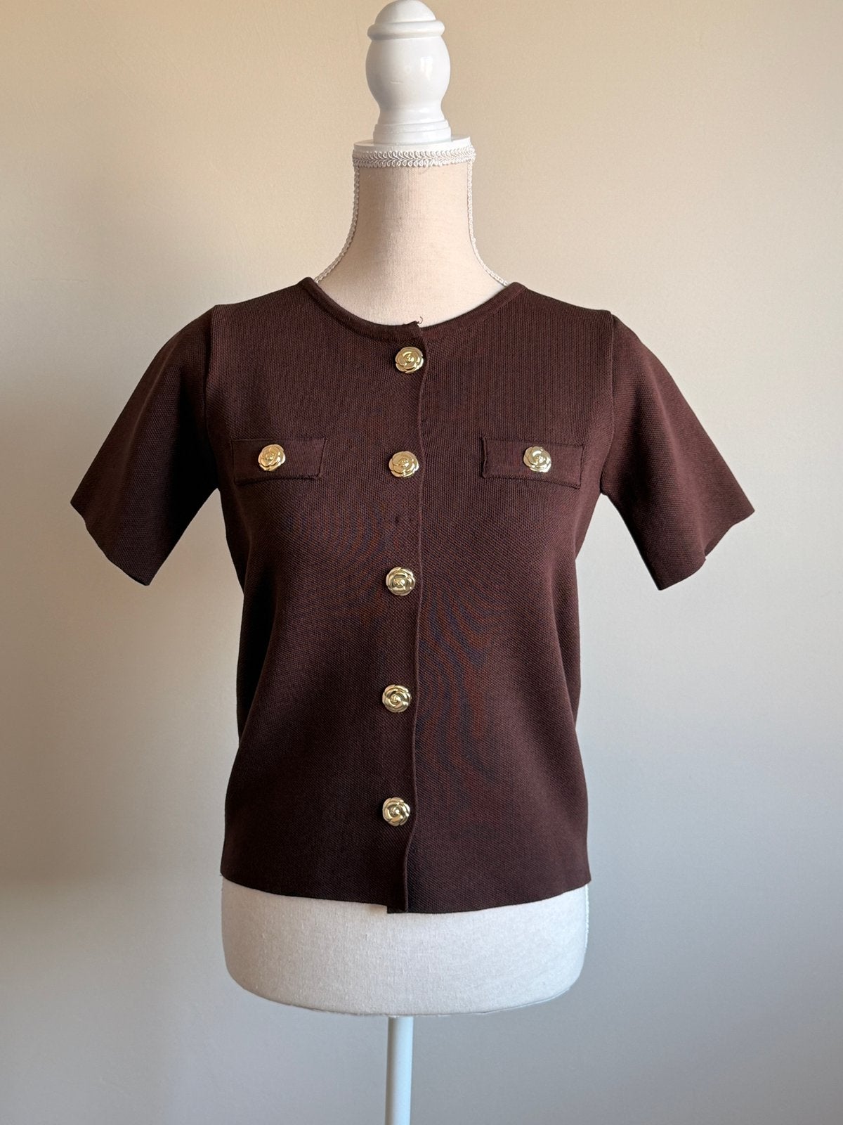 By Clara Donkerbruin Vestje,Truitje met Gouden Roosknopen, Ophalen of Verzenden, Nieuw, Maat 36 (S), Bruin