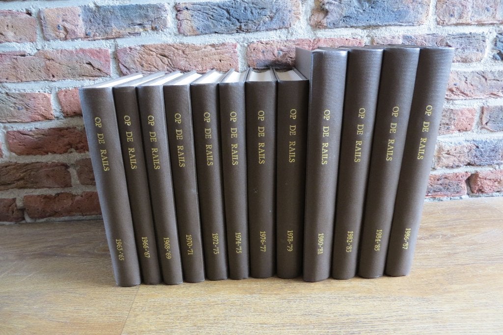 NVBS ingebonden jaargangen '63 t/m '87 'Op de Rails', Verzamelen, Ophalen of Verzenden, Zo goed als nieuw, Trein, Boek of Tijdschrift