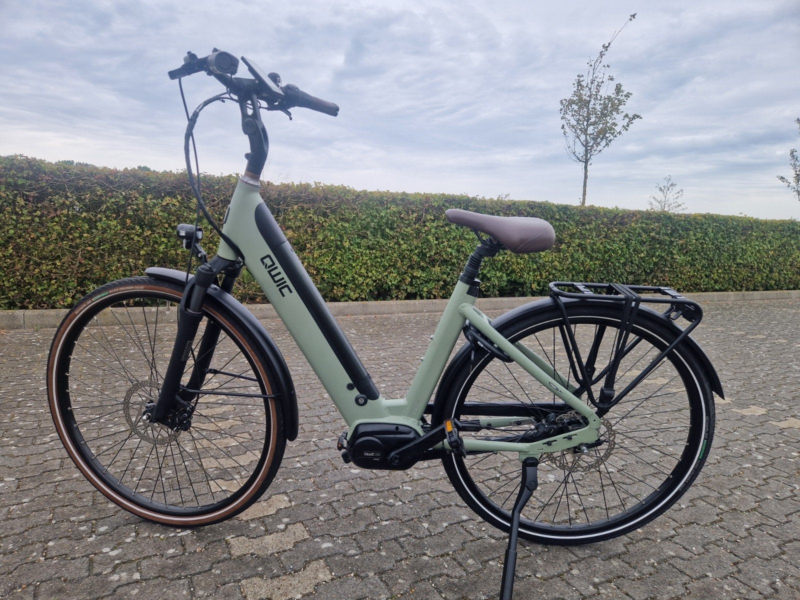 ELEKTRISCHE FIETS QWIC PREMIUM (ACCU IN MIDDEN), Fietsen en Brommers, 51 tot 55 cm, Ophalen, Zo goed als nieuw