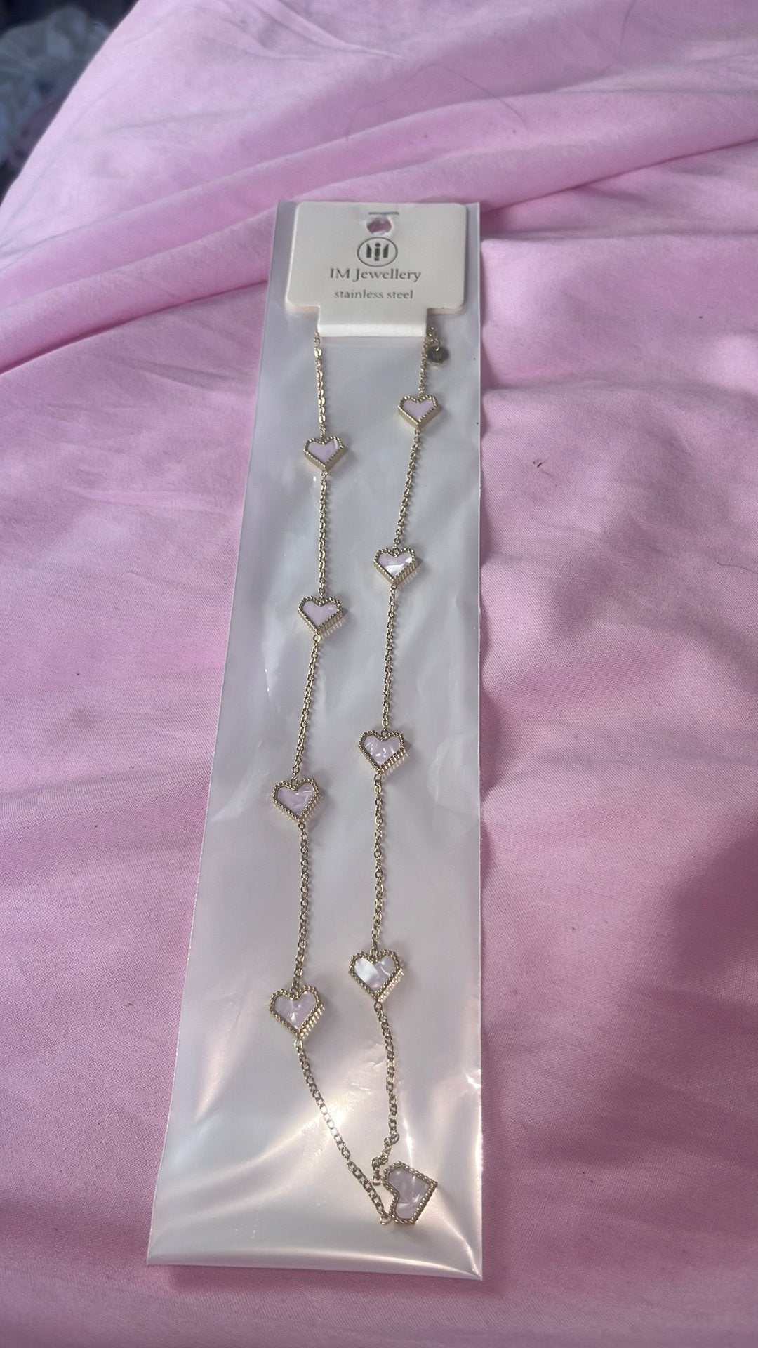Van cleef hartjes ketting licht roze met goud, Ophalen of Verzenden, Zo goed als nieuw