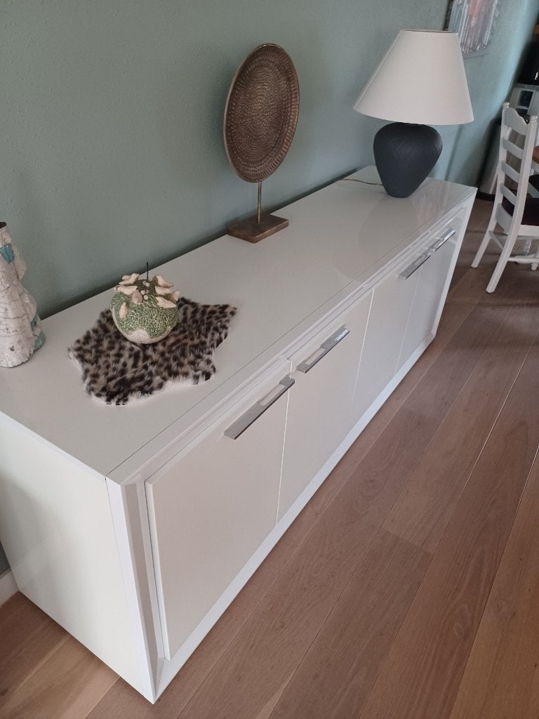 Hoogglans wit dressoir met soft-close deuren, Ophalen, Met deur(en), Zo goed als nieuw, 200 cm of meer