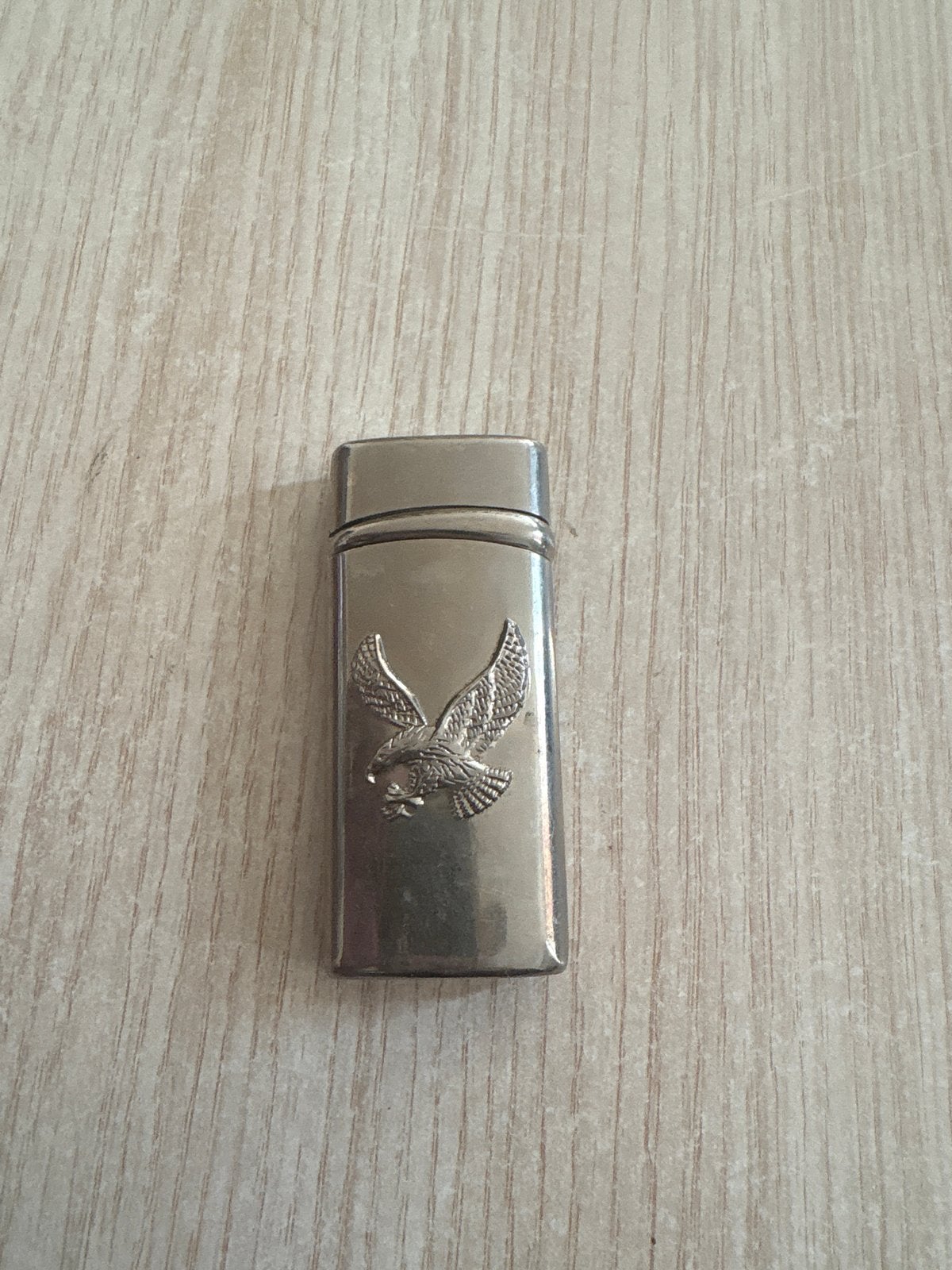 Vintage Aansteker met Adelaar Reliëf, Ophalen of Verzenden, Gebruikt, Aansteker