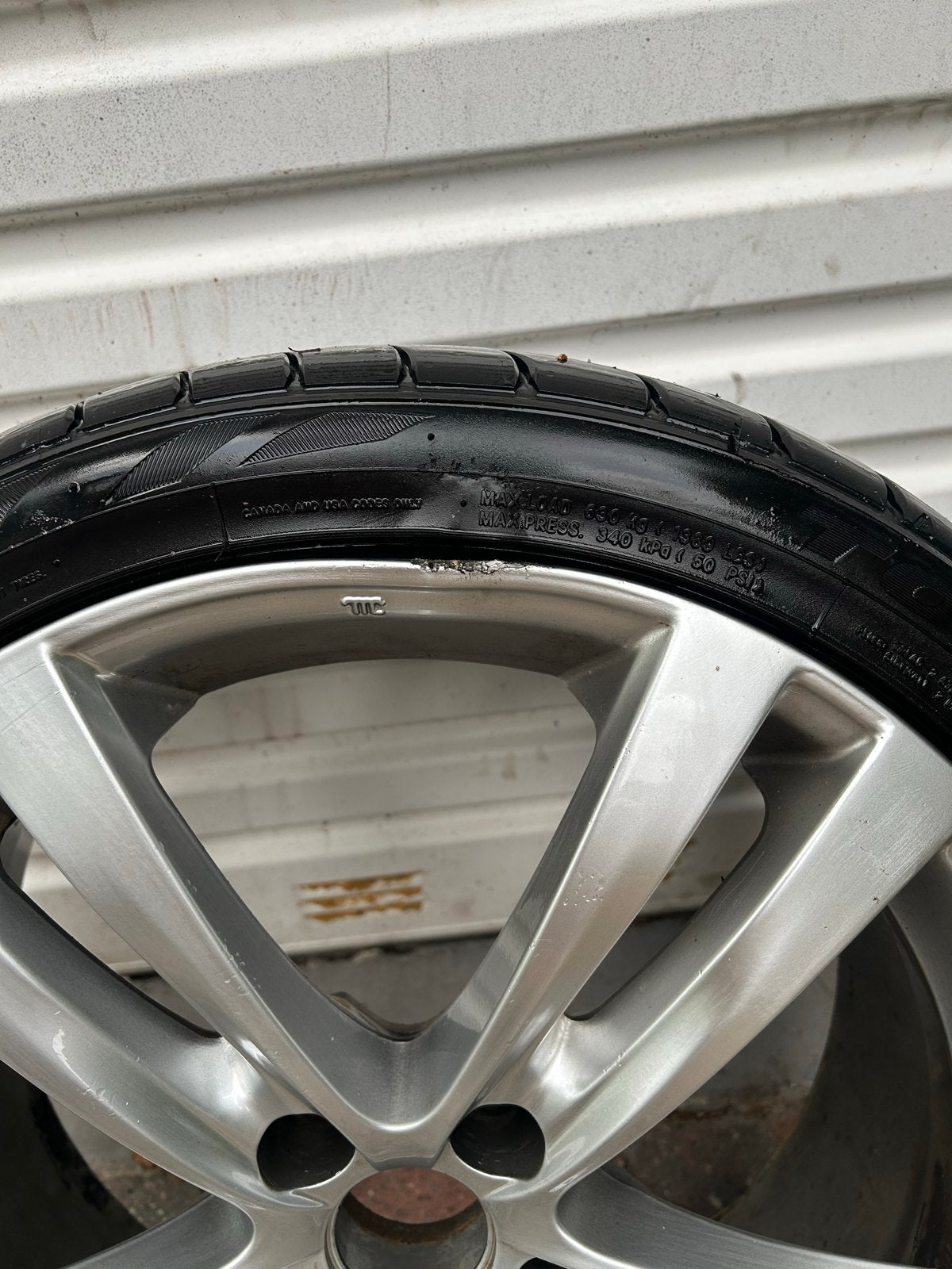 2 Volvo velgen met nieuwe banden 225/40/R18 92Y, Auto-onderdelen, Ophalen
