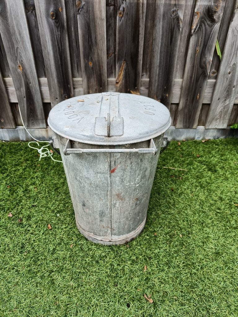 Te koop zinken vuilnisbak Voorhout, Ophalen, 40 liter of meer, Zo goed als nieuw, Overige materialen