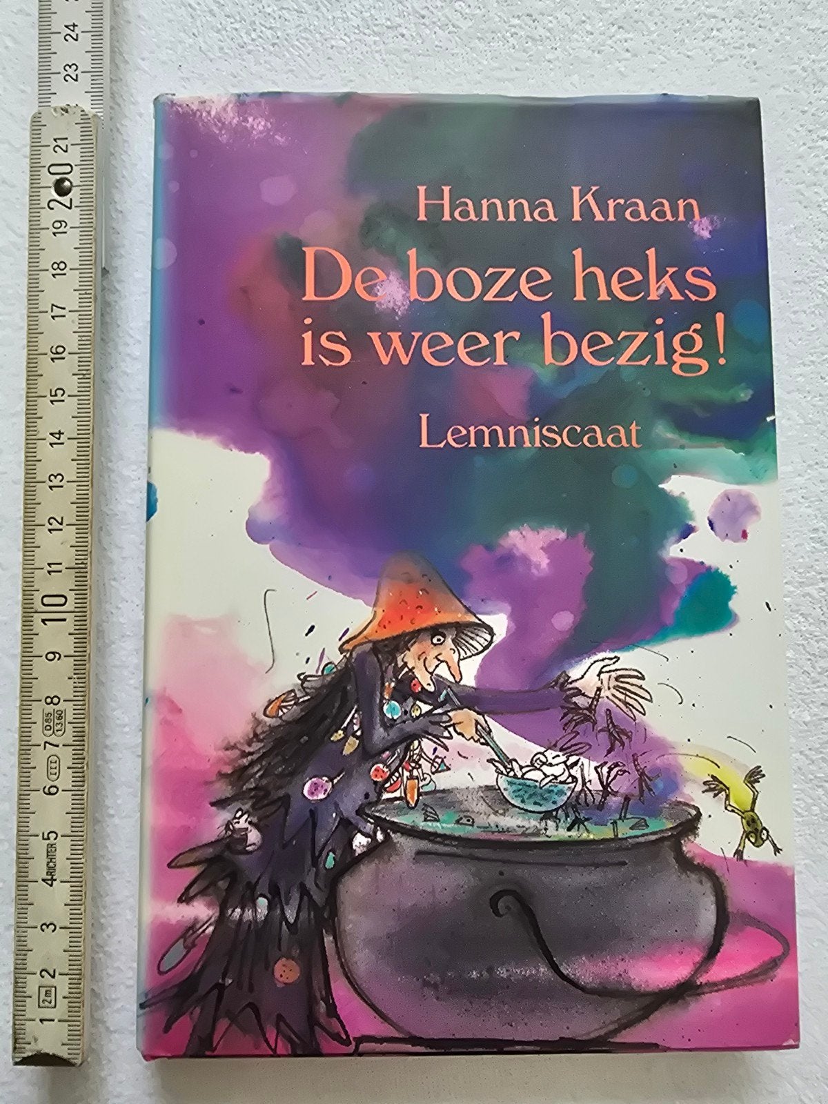 Hanna Kraan - De boze heks is weer bezig! (Lemniscaat), Ophalen of Verzenden, Zo goed als nieuw, Hanna Kraan, Fictie algemeen