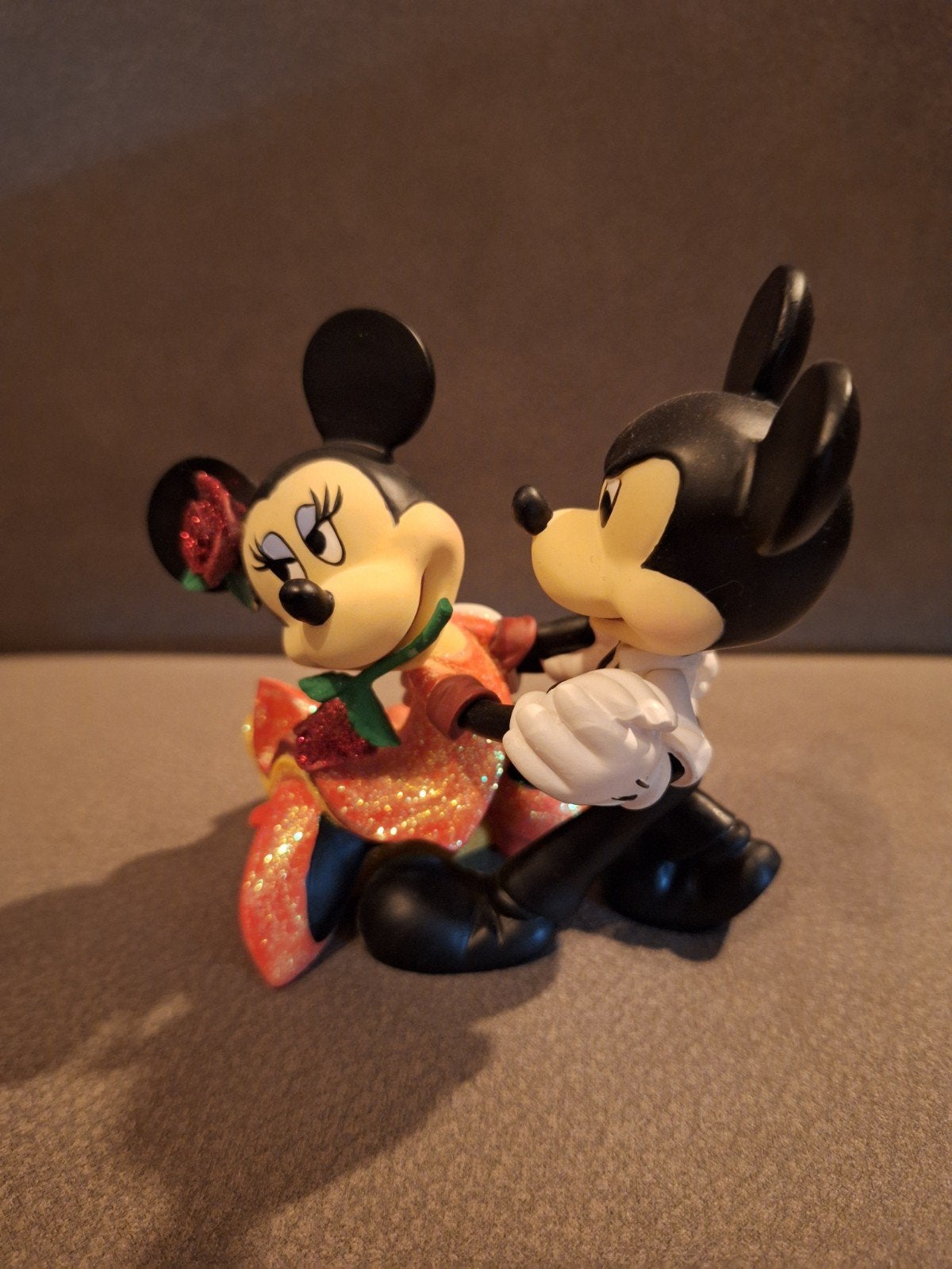Disney Mickey en Minnie Mouse Tango Beeldje, Verzamelen, Ophalen, Mickey Mouse, Nieuw, Beeldje of Figuurtje