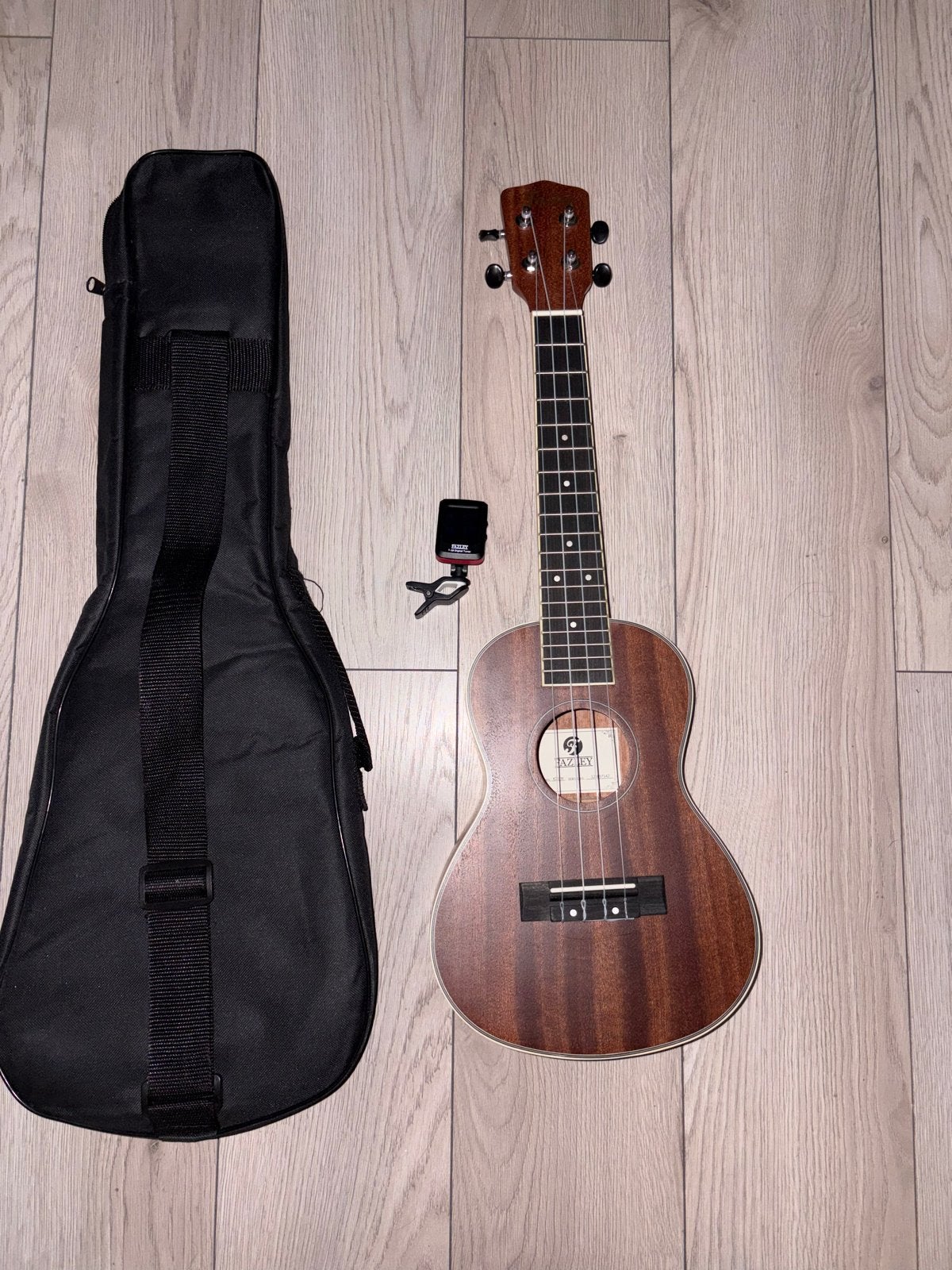 Ukelele met hoes en tuner (zo goed als nieuw), Muziek en Instrumenten, Snaarinstrumenten | Overige, Ophalen of Verzenden, Zo goed als nieuw