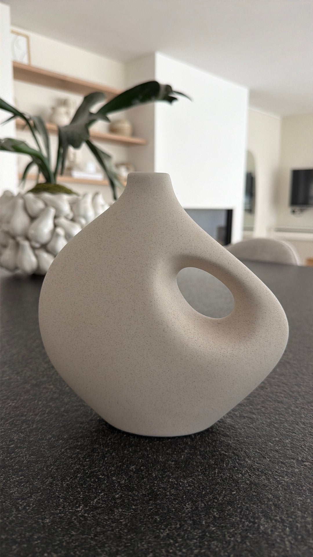 Vaas beige H&M Home, Huis en Inrichting, Woonaccessoires | Vazen, Overige kleuren, Aardewerk of Porselein, Ophalen of Verzenden