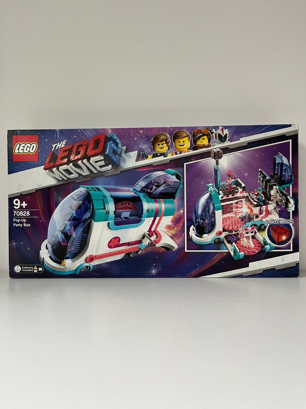 Lego 70828 - Lego Movie 2 uitklap feestbus - *NIEUW*, Overige thema's, Nieuw, Ophalen of Verzenden, Product.compliance@lego.com
