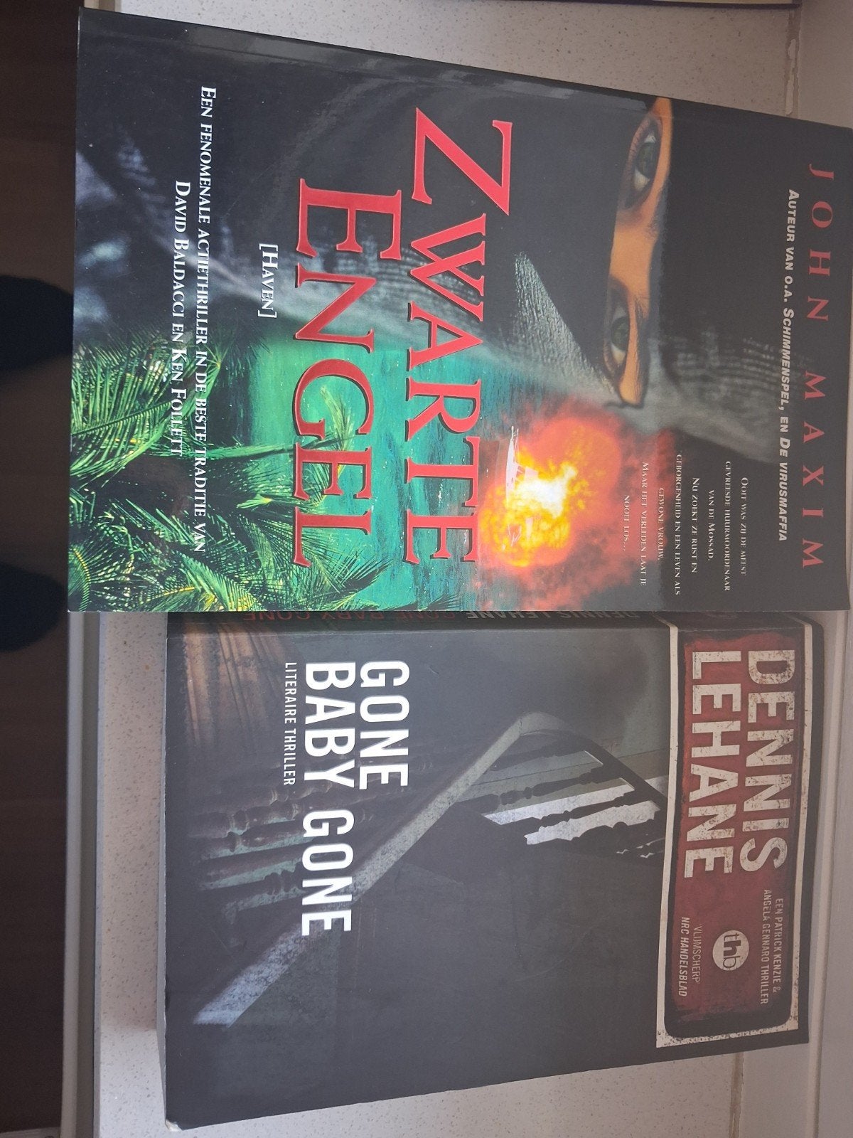Thriller Boeken: Zwarte Engel & Gone Baby Gone, Ophalen of Verzenden, Gelezen, John Maxim, Dennis Lehane, Tv-bewerking