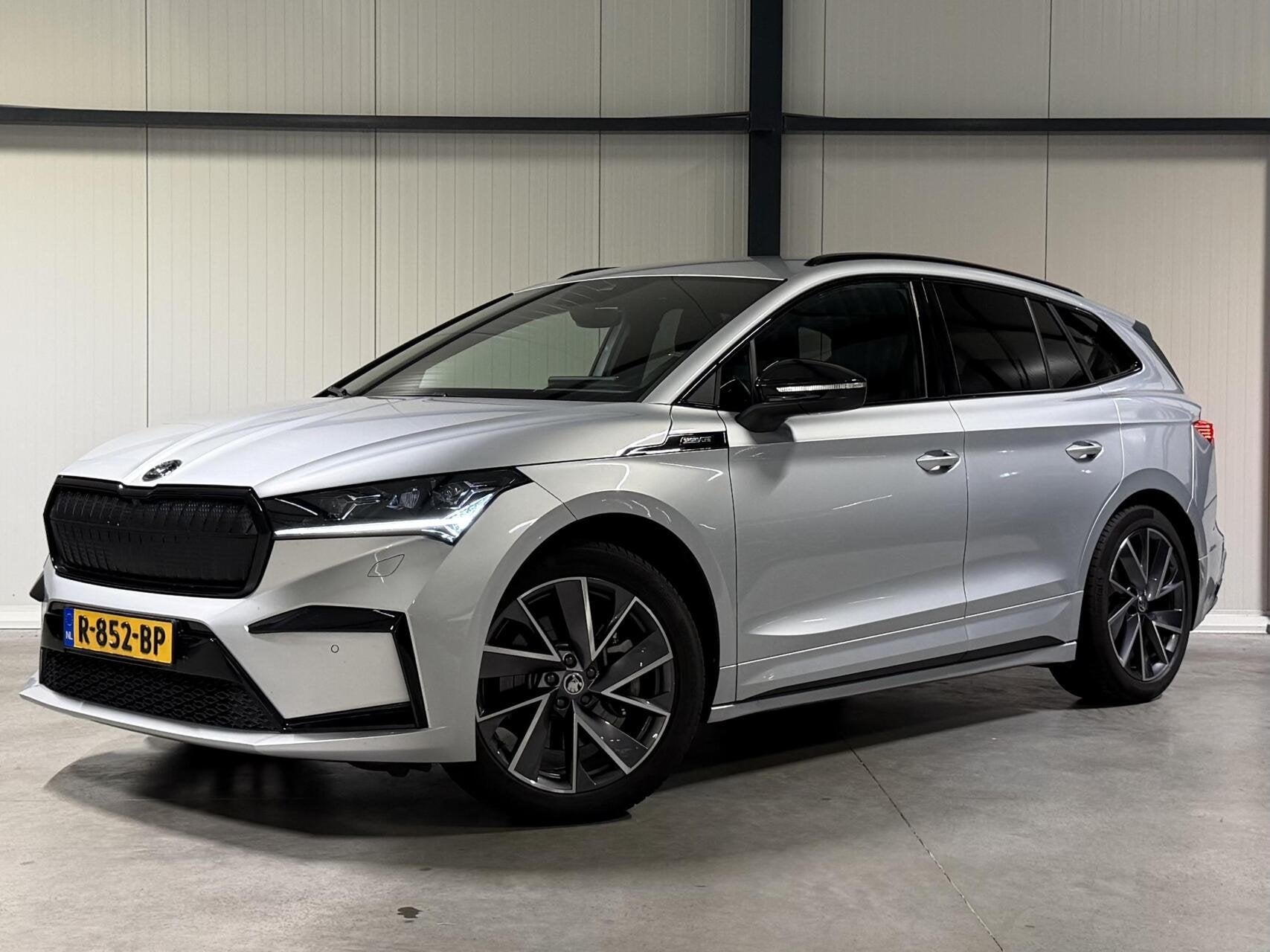 Skoda Enyaq iV 80 Sportline Warmtepomp Head-up Trekhaak NAP, Auto's, Automaat, Achterwielaandrijving, Gebruikt, 495 min