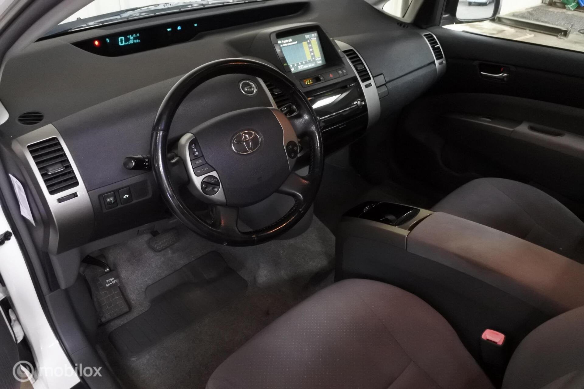 Toyota Prius I 1.5 VVT-i I Airco I Cruise I Parkeerhulp, Gebruikt, Zwart, 4 cilinders, Met garantie (alle)