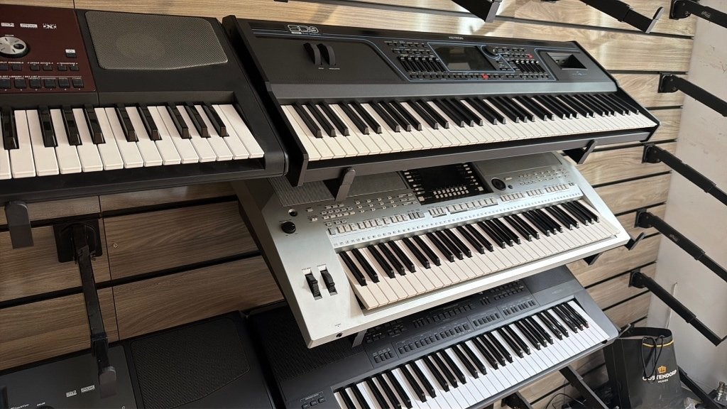 Verschillende keyboards Met Garantie, Muziek en Instrumenten, Keyboards, Midi-aansluiting, Ophalen, Overige merken, 61 toetsen