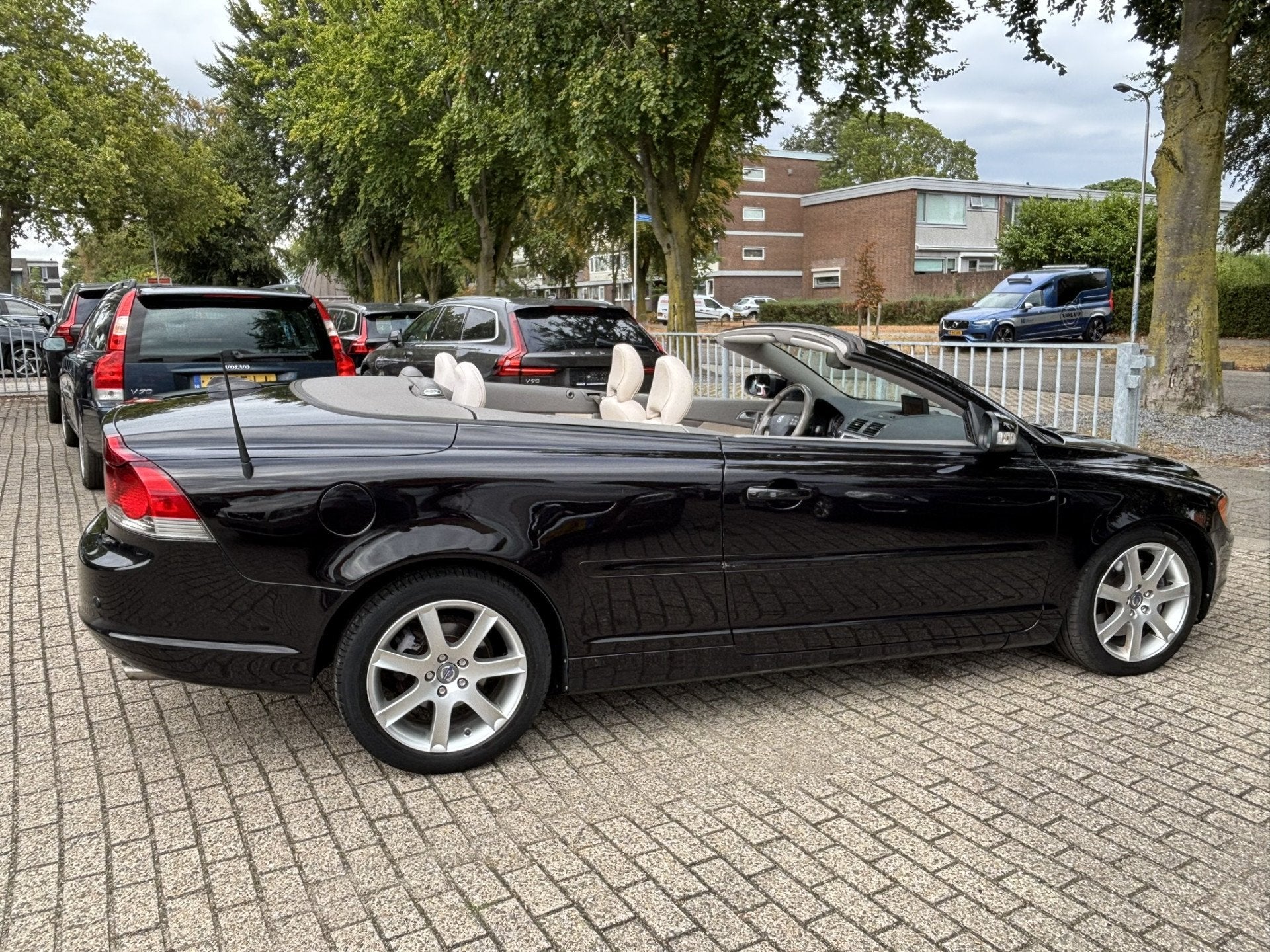 Volvo C70 Convertible 2.5 T5 230pk Summum Keyless Premium So, Auto's, C70, Beige, 4 stoelen, Bedrijf