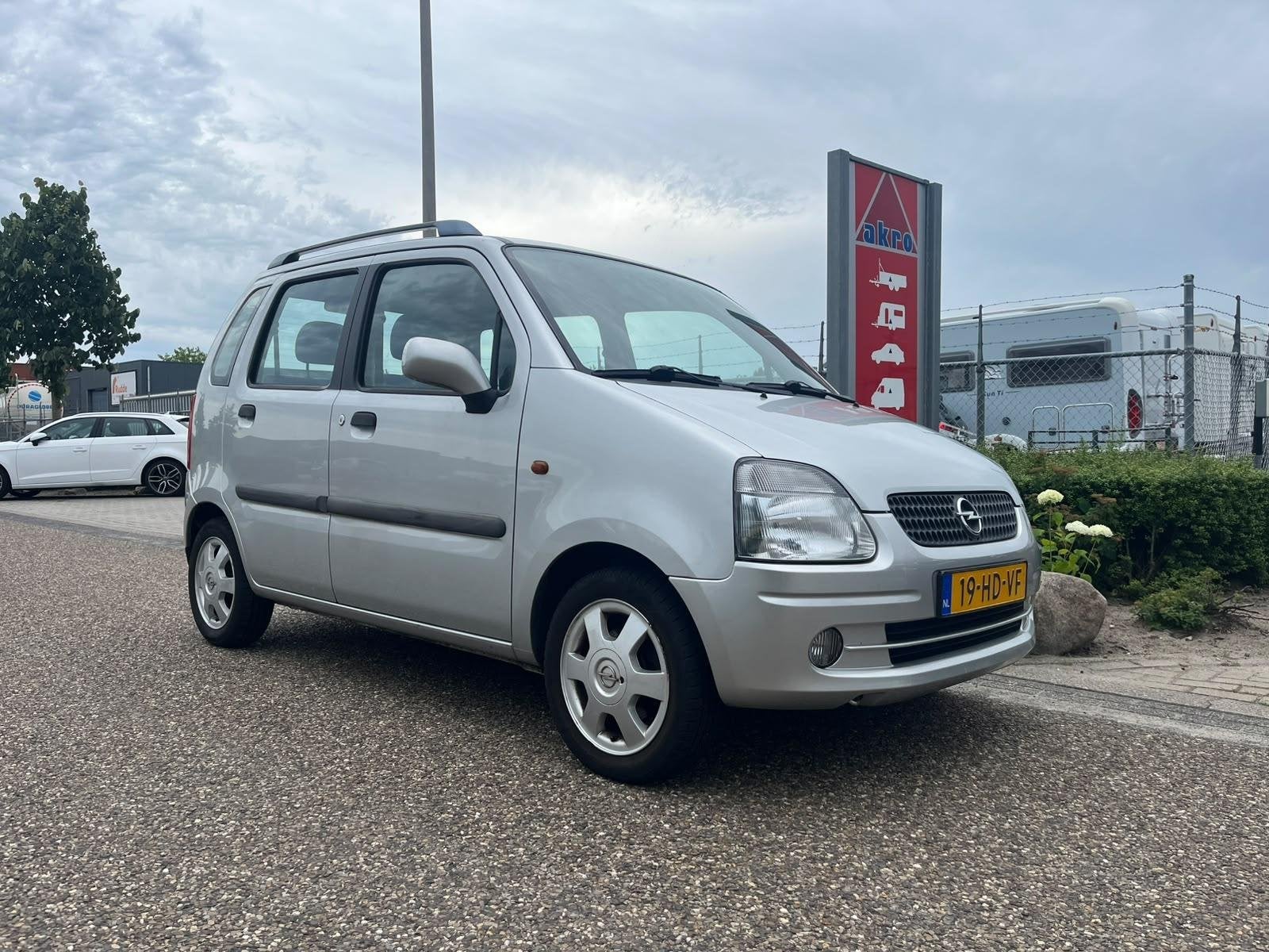 Opel Agila 1.2-16V Elegance | Trekhaak | Radio | Elek. Ramen, Voorwielaandrijving, Gebruikt, 31 €/maand, 4 stoelen