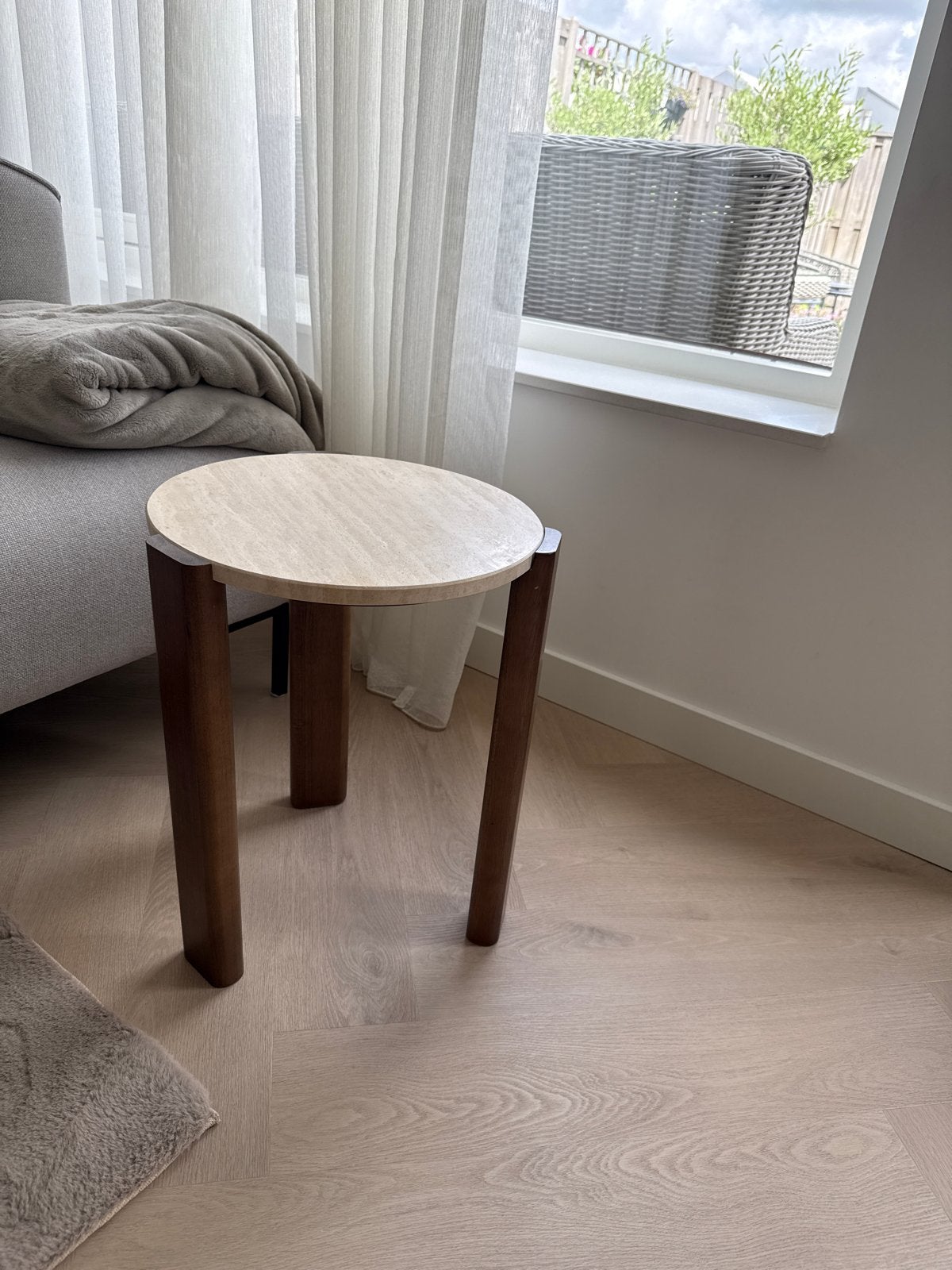Bijzettafel van Travertin en hout - Loods 5, Huis en Inrichting, Ophalen, Minder dan 45 cm, Minder dan 55 cm, Gebruikt