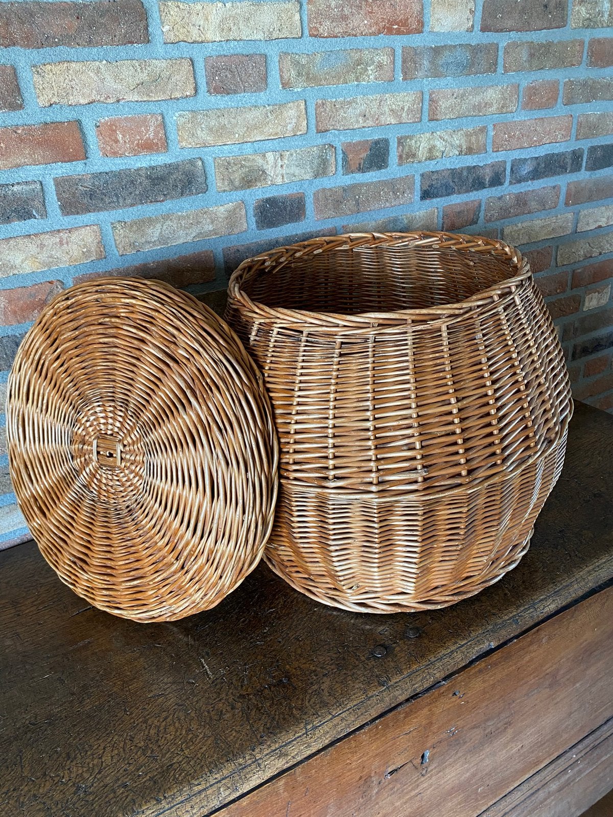Vintage grote rieten ( slangen) mand, Ophalen, Gebruikt, Met deksel, Mand