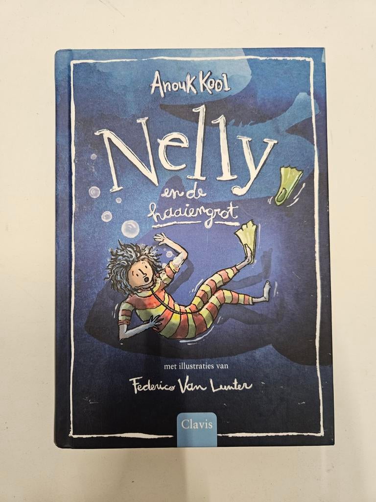 Anouk Kool - Nelly en de haaiengrot, Boeken, Kinderboeken | Jeugd | onder 10 jaar, Zo goed als nieuw, Fictie algemeen, Ophalen of Verzenden