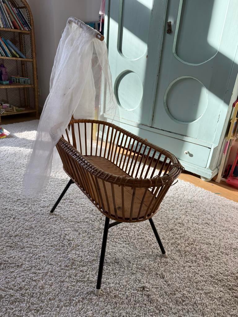 Rotan poppen wiegje met hemeltje, Ophalen, Gebruikt, Overige typen