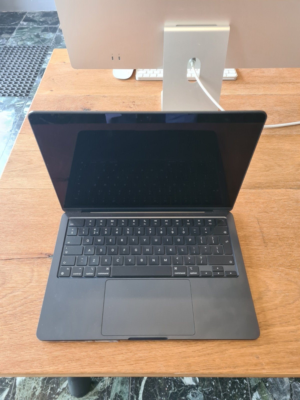 MacBook Air  (13-inch, M2) uit 2023 garantie, Ophalen of Verzenden, Zo goed als nieuw