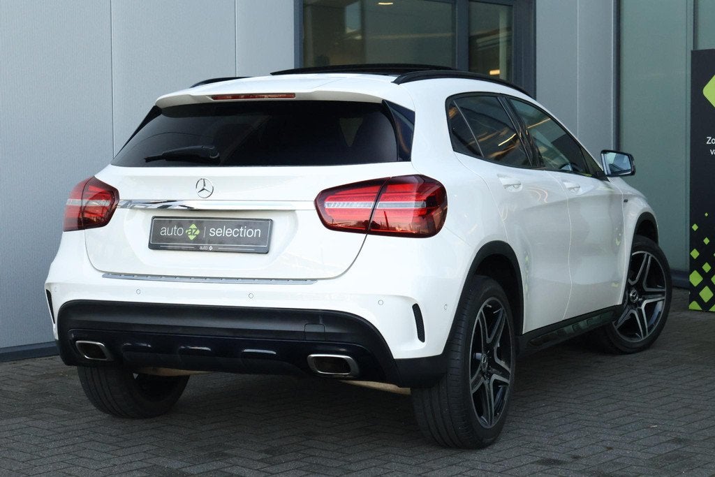 Mercedes-Benz GLA-klasse 200 Premium Plus / AMG Styling / Pa, Auto's, Mercedes-Benz, Gebruikt, Euro 6, 715 kg, Leder en Stof