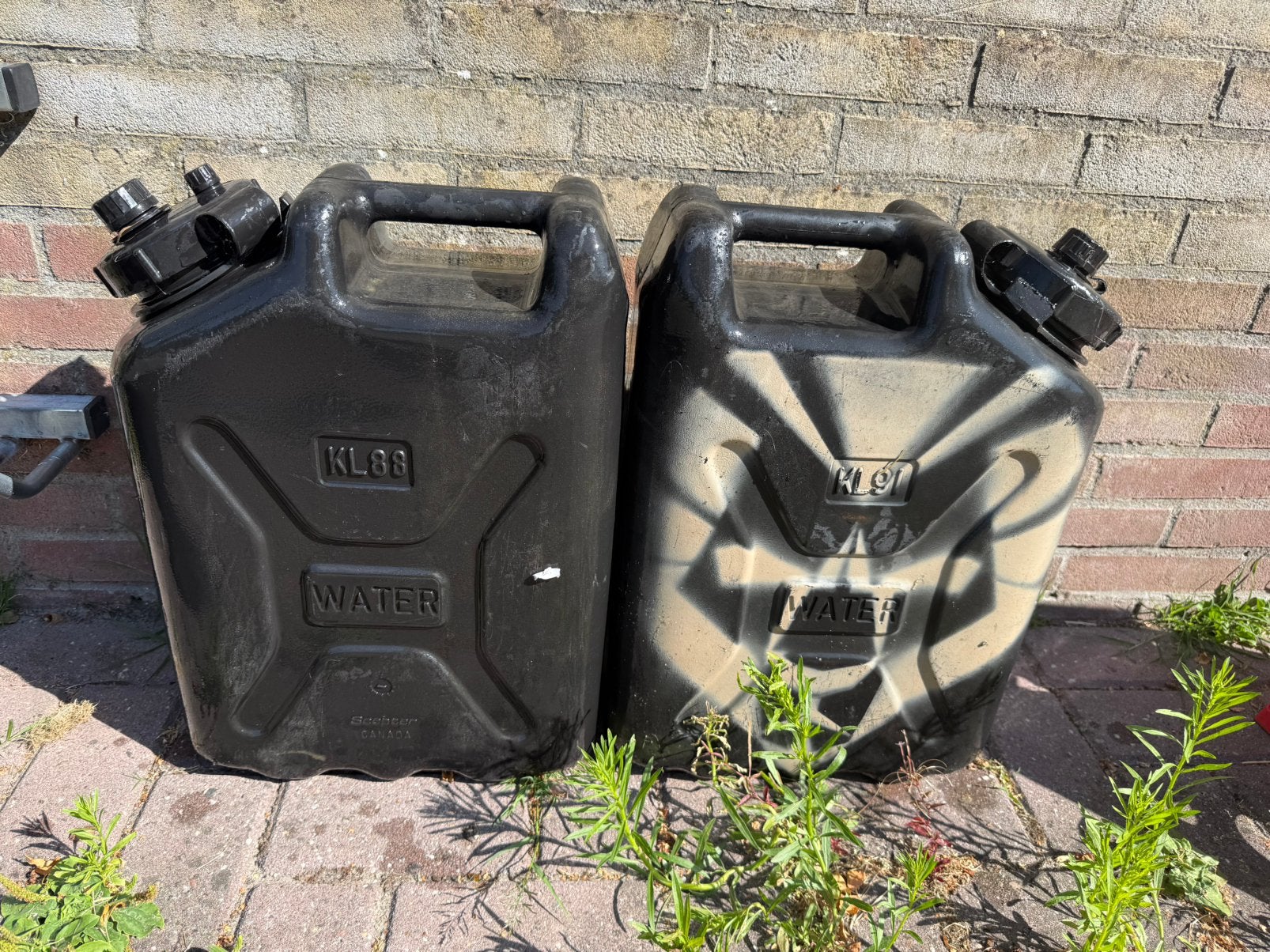 Twee water jerrycans oud defensie, Ophalen of Verzenden, Zo goed als nieuw