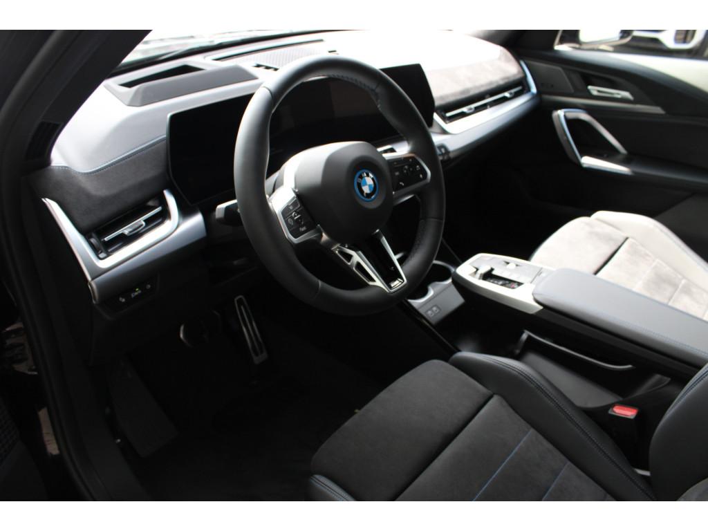 BMW iX1 eDrive20 M Sport / Trekhaak / Achteruitrijcamera / S, Zwart, Zwart, Nieuw, SUV of Terreinwagen