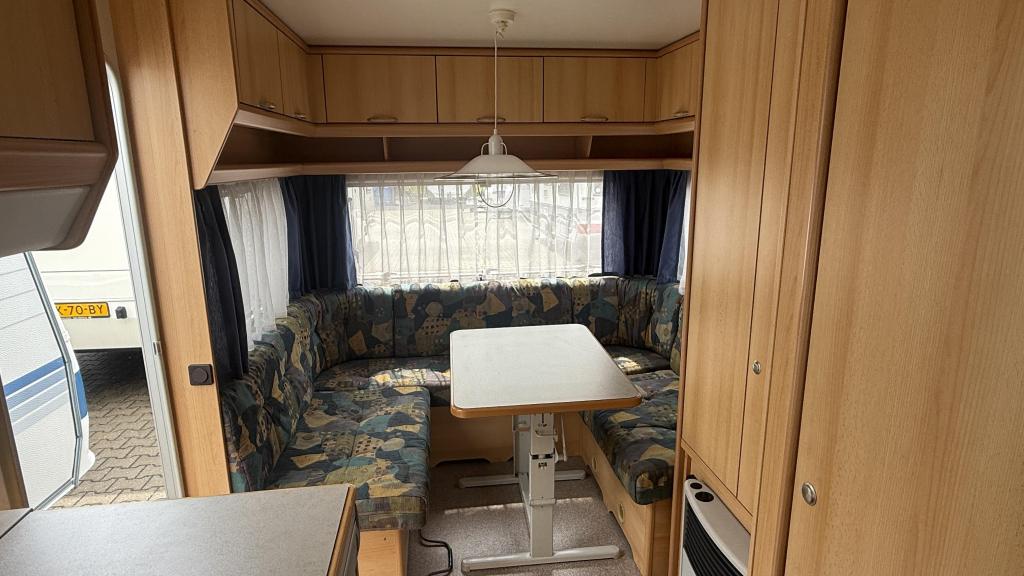 Knaus Sudwind Blue 450 TK bj 1998 met voortent en luifel, Caravans en Kamperen, Caravans, Overige typen, Standaardzit, Bedrijf