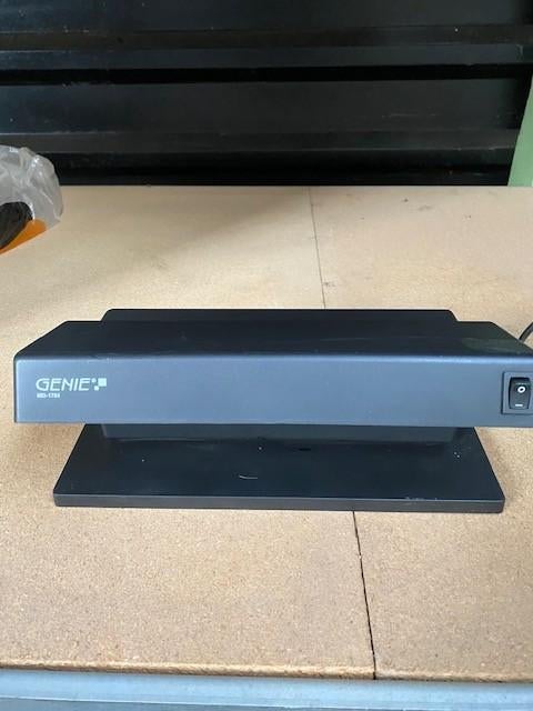 Genie MD-1784 bankbiljetten tester, Postzegels en Munten, Ophalen of Verzenden, Valsgelddetector
