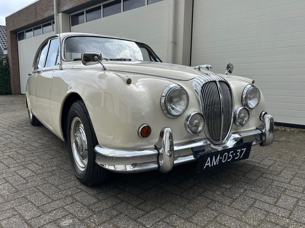 Daimler V8 250 1967 Beige automaat rechtsgestuurd, Automaat, 2548 cc, Achterwielaandrijving, 8 cilinders