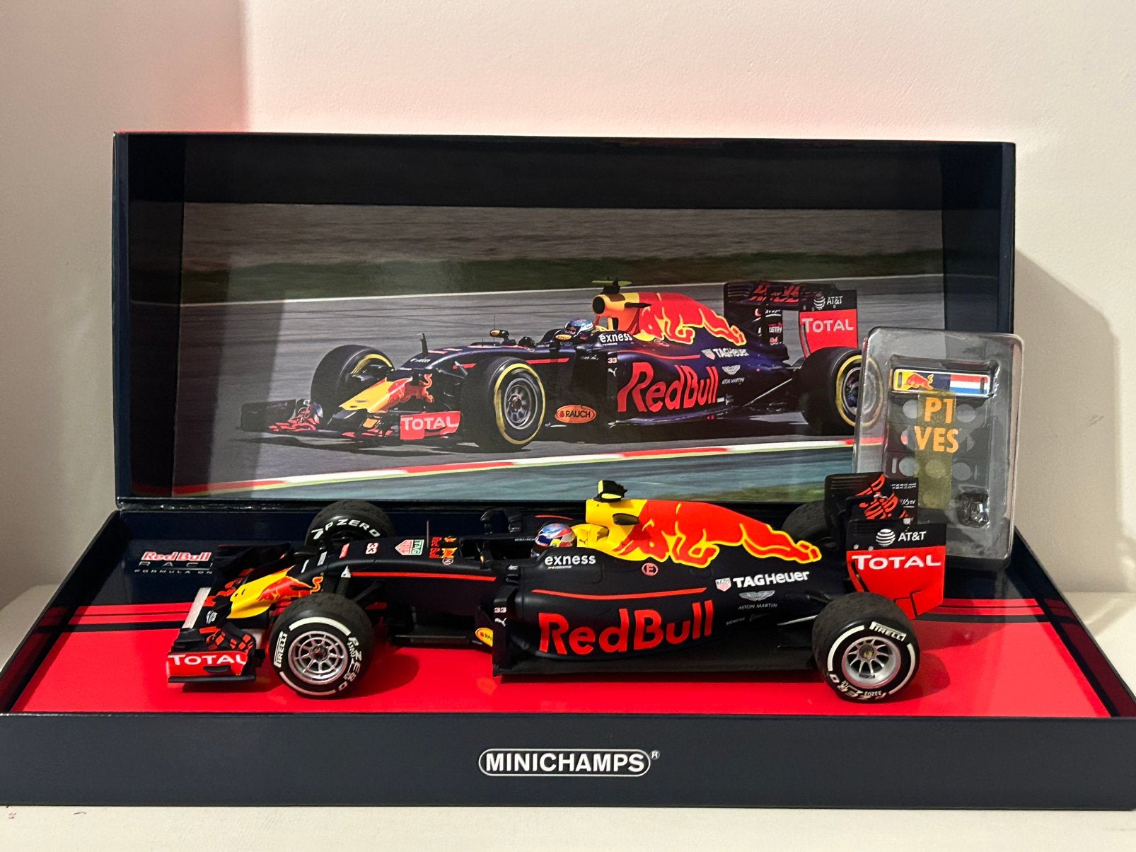 1:18 minichamps Max Verstappen Redbull 1e winst spanje 2016, Ophalen of Verzenden, Zo goed als nieuw, Auto, MiniChamps