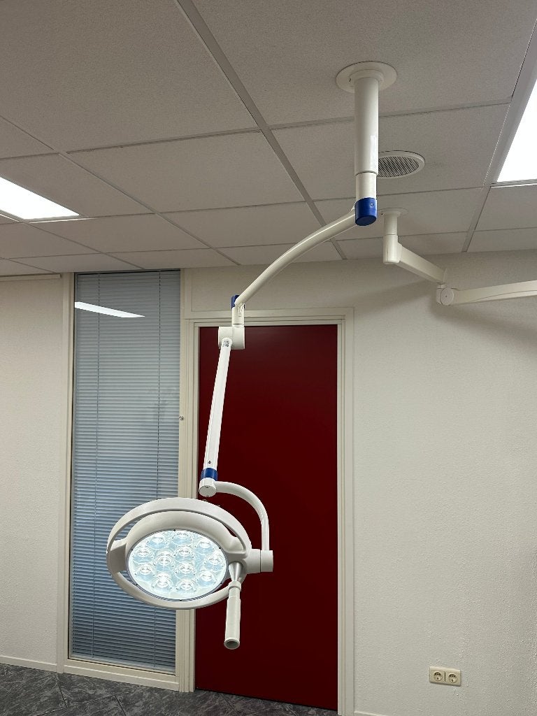 Dr. Mach LED 120F plafondmodel onderzoekslamp, Diversen, Ophalen, Zo goed als nieuw