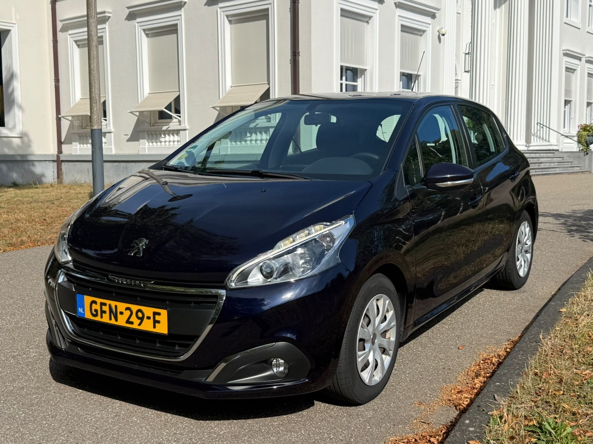 Peugeot 208 1.6 BlueHDi 1:30 ! 113.000 KM ! (bj 2017), Auto's, Voorwielaandrijving, 590 kg, 410 kg, Gebruikt