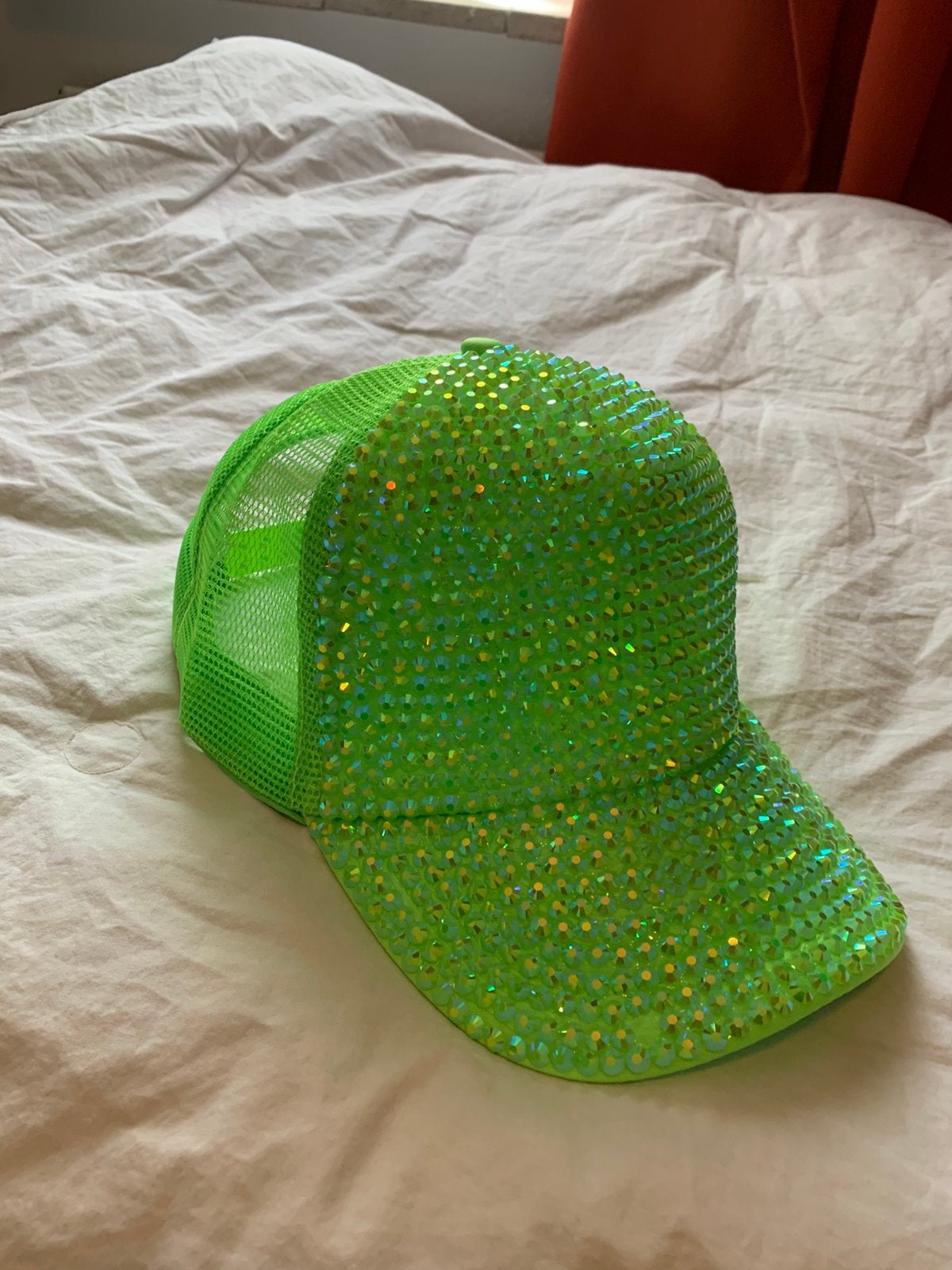 groene CAP met glinsters voorop en bij passende oorbellen, Ophalen of Verzenden, Nieuw, CHIRZ, Pet