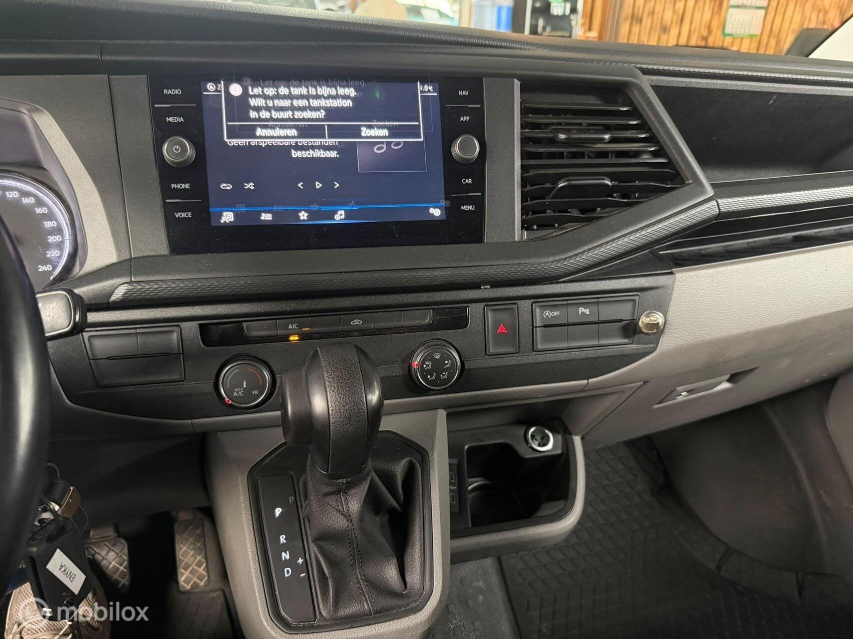 Volkswagen Transporter 2.0 TDI L2H1|A.Camera|Carplay|DSG, Automaat, Start-stop-systeem, Gebruikt, 4 cilinders