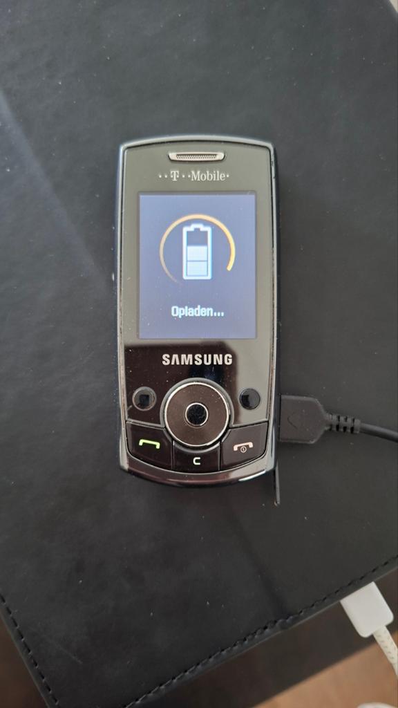 Samsung gsm SGH-J700 uit 2008. Nieuw, Overige modellen, Geen camera, Zwart, Overige systemen