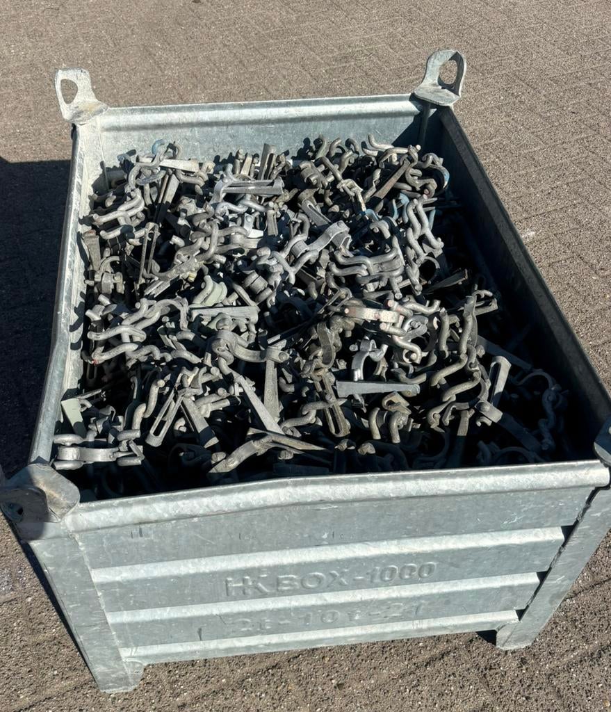 Kruisklemmen van Thiel - 250 stuks incl. Bak - Klemmen, Ophalen, Gebruikt, Gevelsteiger, Minder dan 2 meter