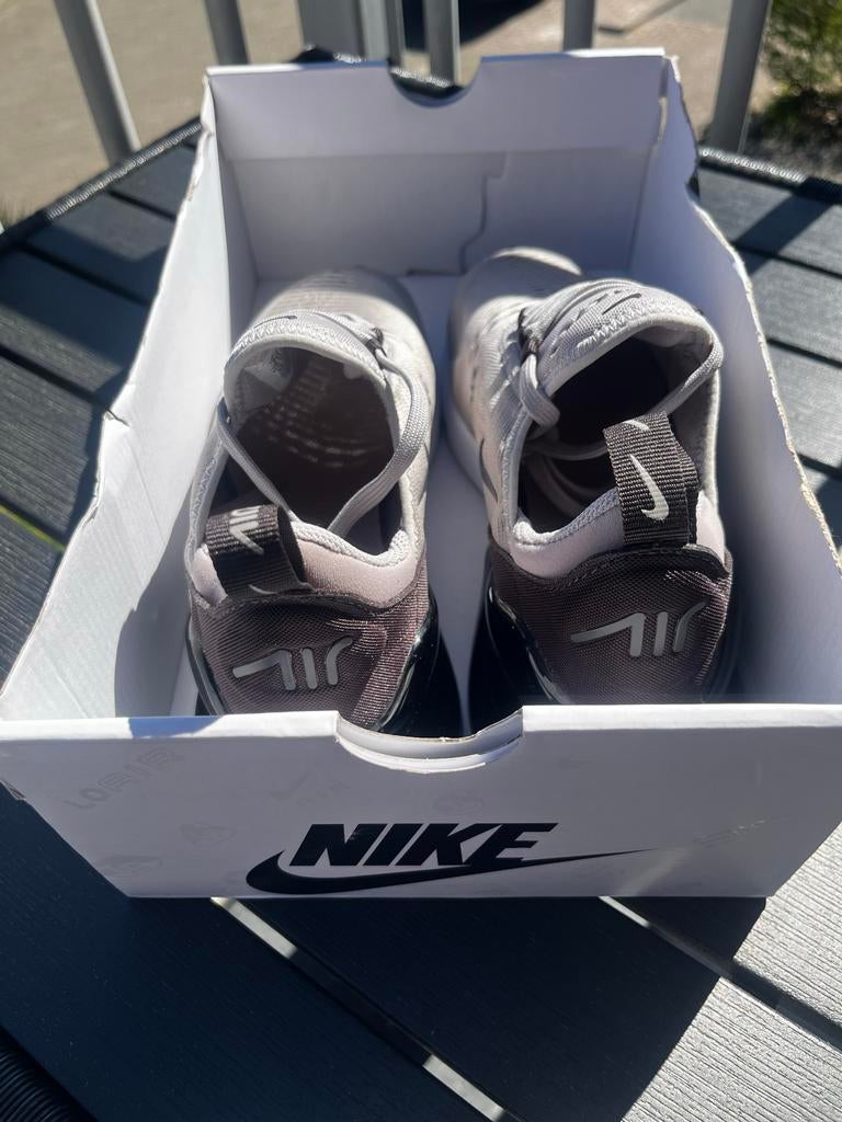Nieuwe Nike Air Max 270 sneakers maat 39, Ophalen of Verzenden, Nieuw, Grijs, Sneakers of Gympen