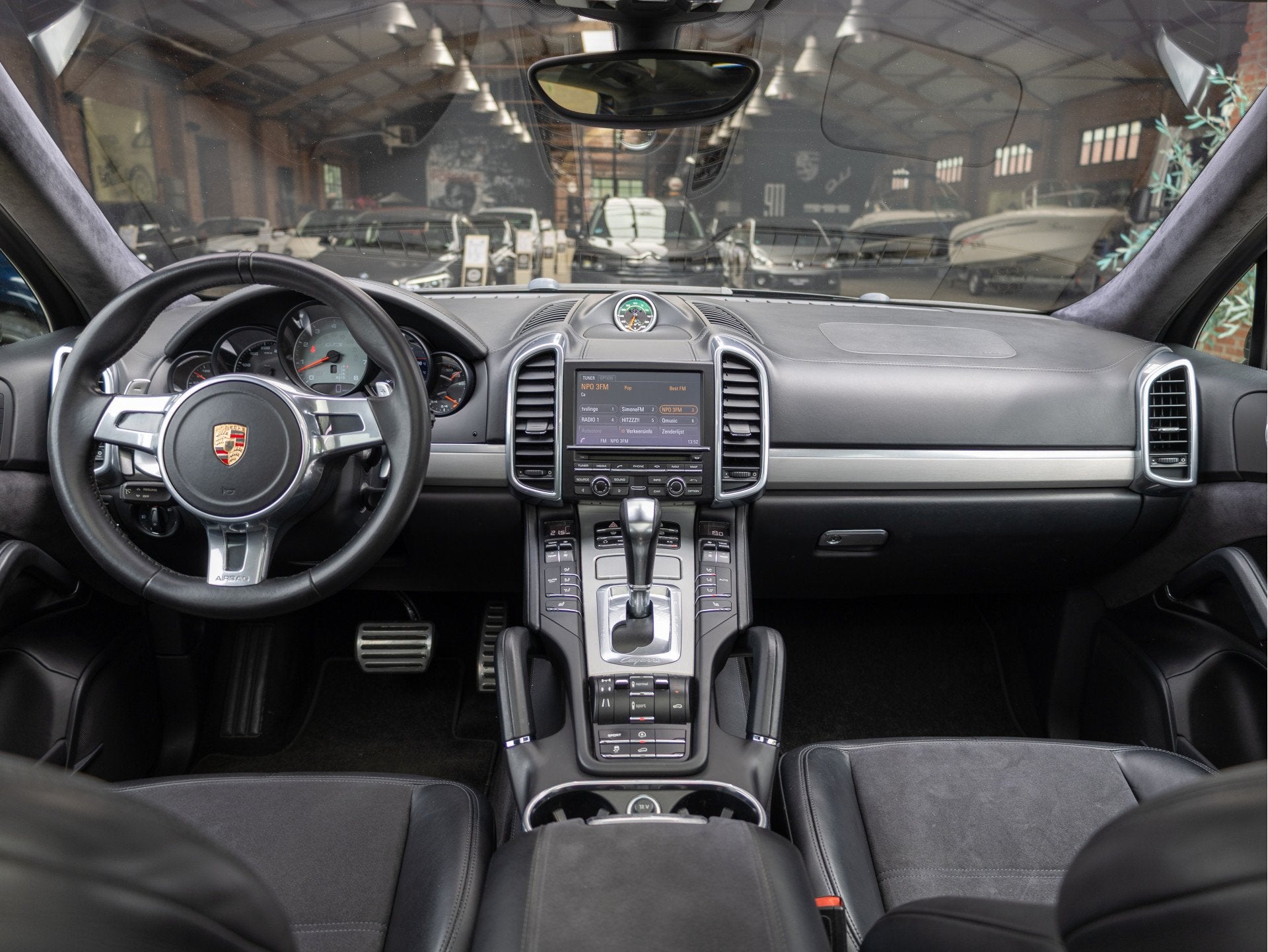 Porsche Cayenne 4.8 GTS *Pano | Luchtvering | Keyless | Navi, Automaat, Gebruikt, 138 €/maand, Zwart