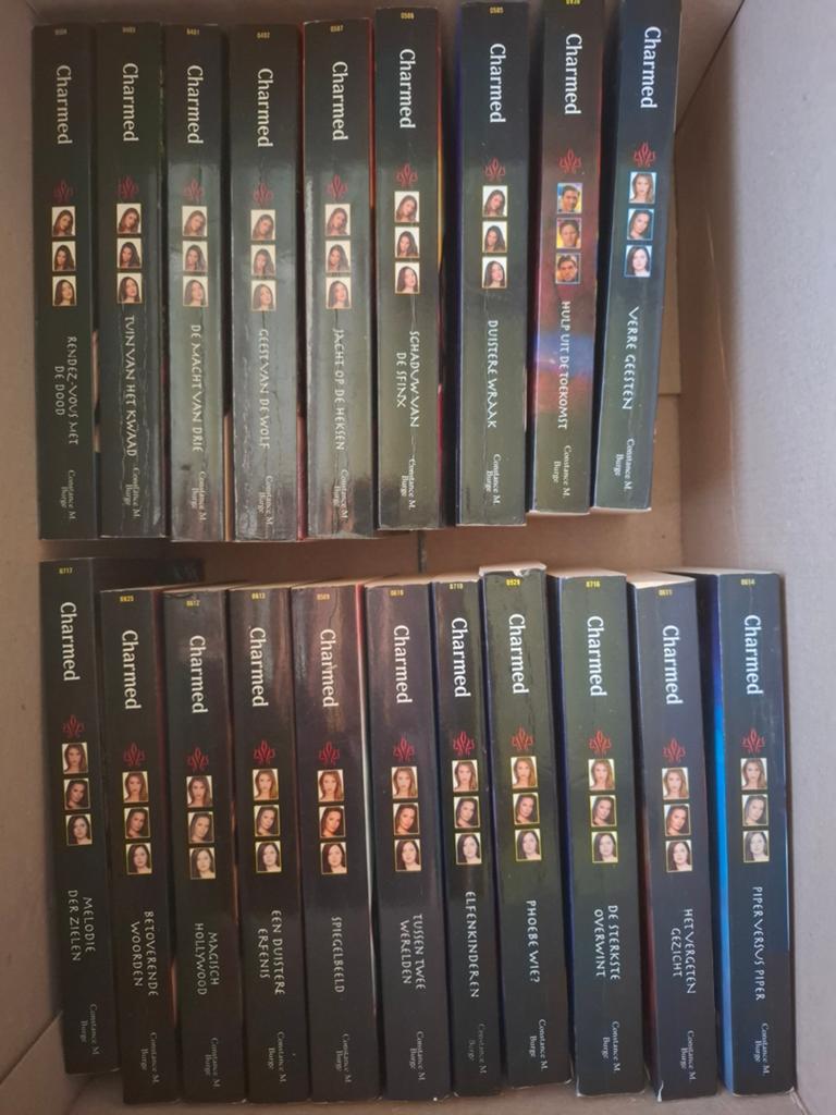 25 boeken van de serie Charmed, Ophalen of Verzenden, Gelezen