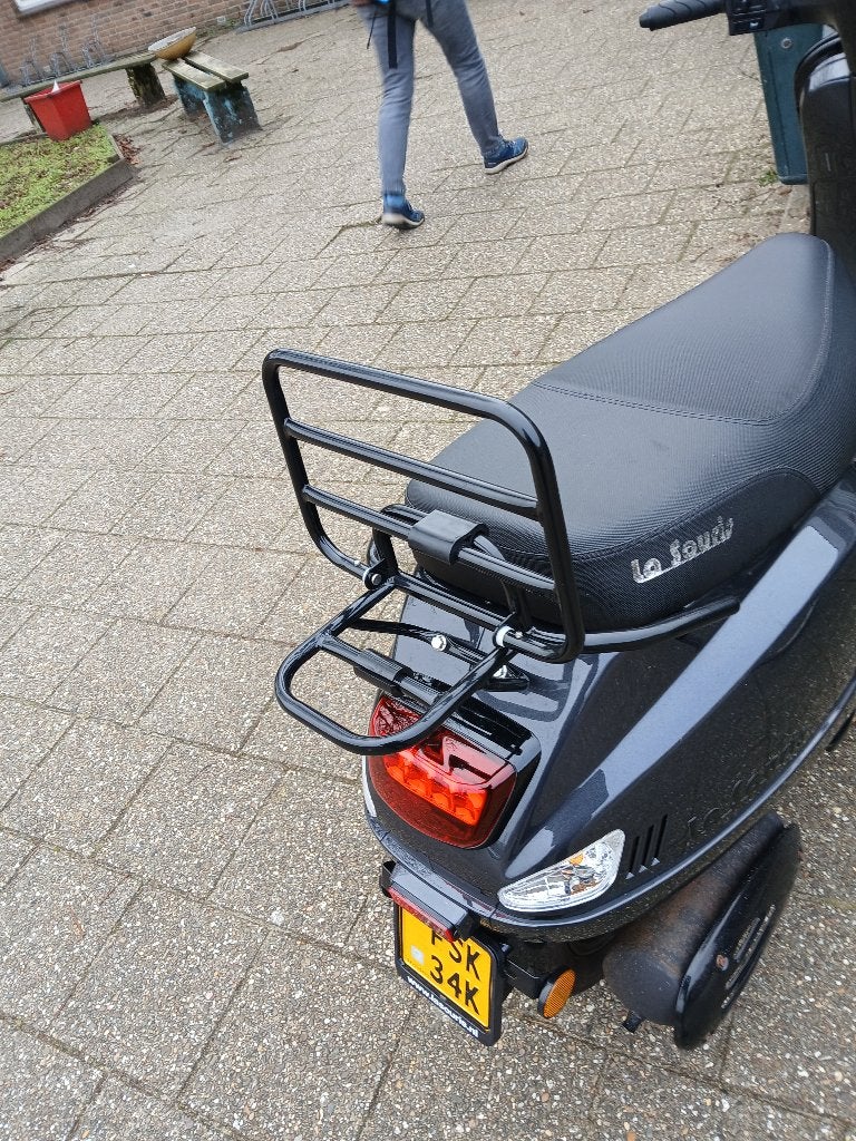 Mooie scooter  waarmee weinig is gereden nog geen 2000km., Zo goed als nieuw, Benzine, Ophalen, Overige merken