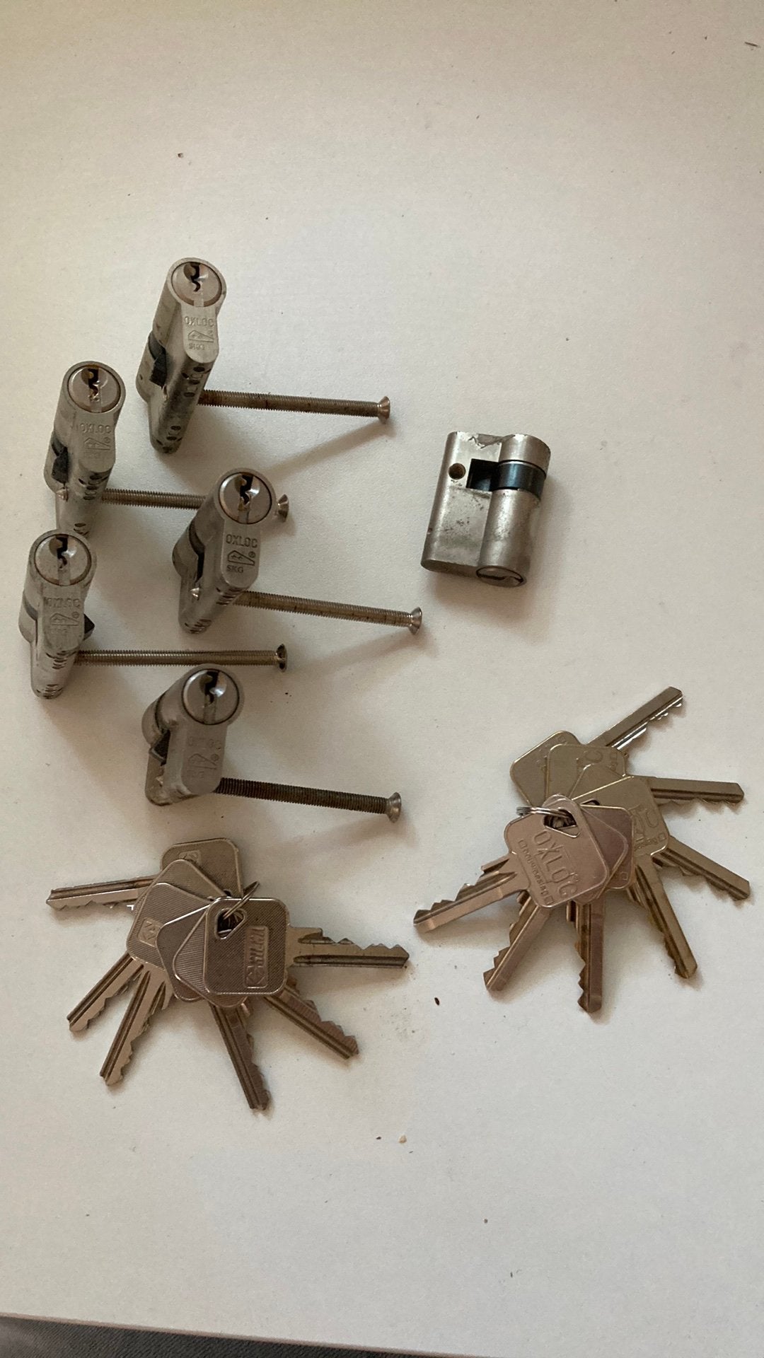 Set 5+1 gelijksluitende cilinders SKG** incl 13 sleutels, Ophalen of Verzenden, Zo goed als nieuw, Slot