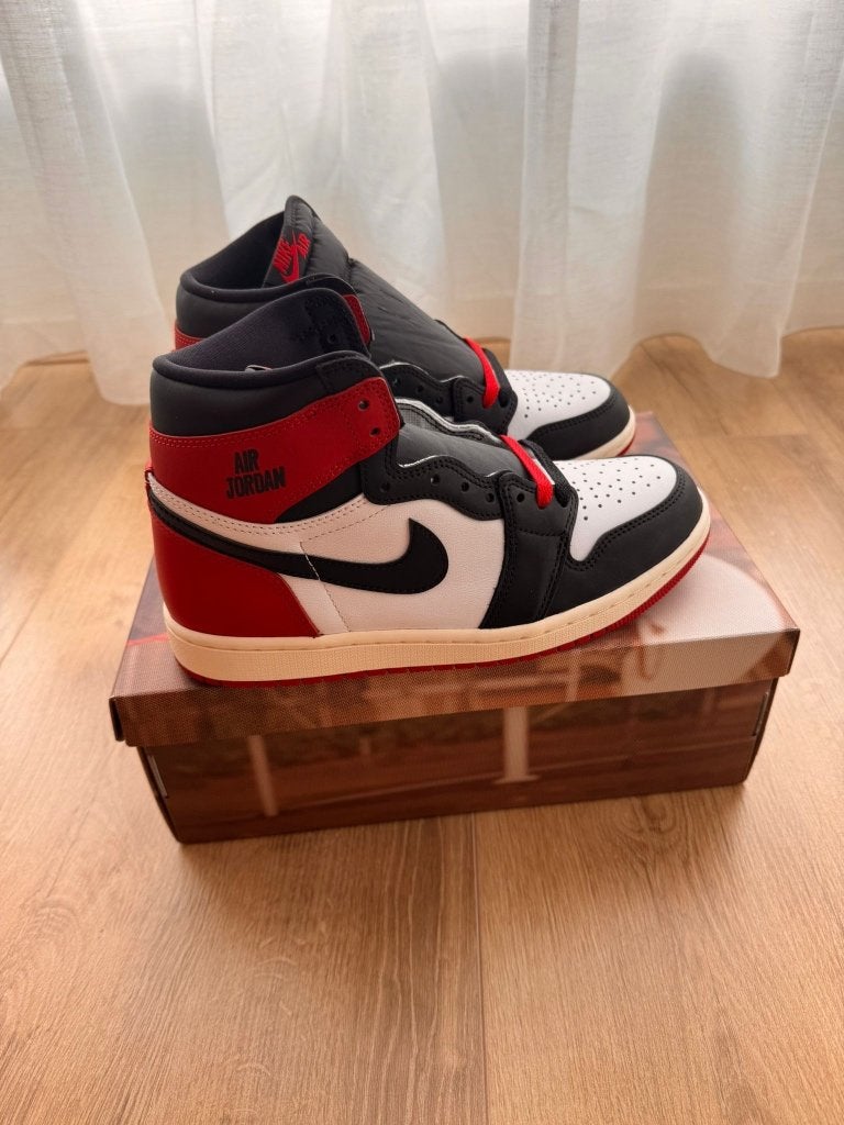 Nike Air Jordan 1 Retro High OG “Black Toe Reimagined” 40.5, Kleding | Heren, Schoenen, Zwart, Nike, Nieuw, Ophalen of Verzenden