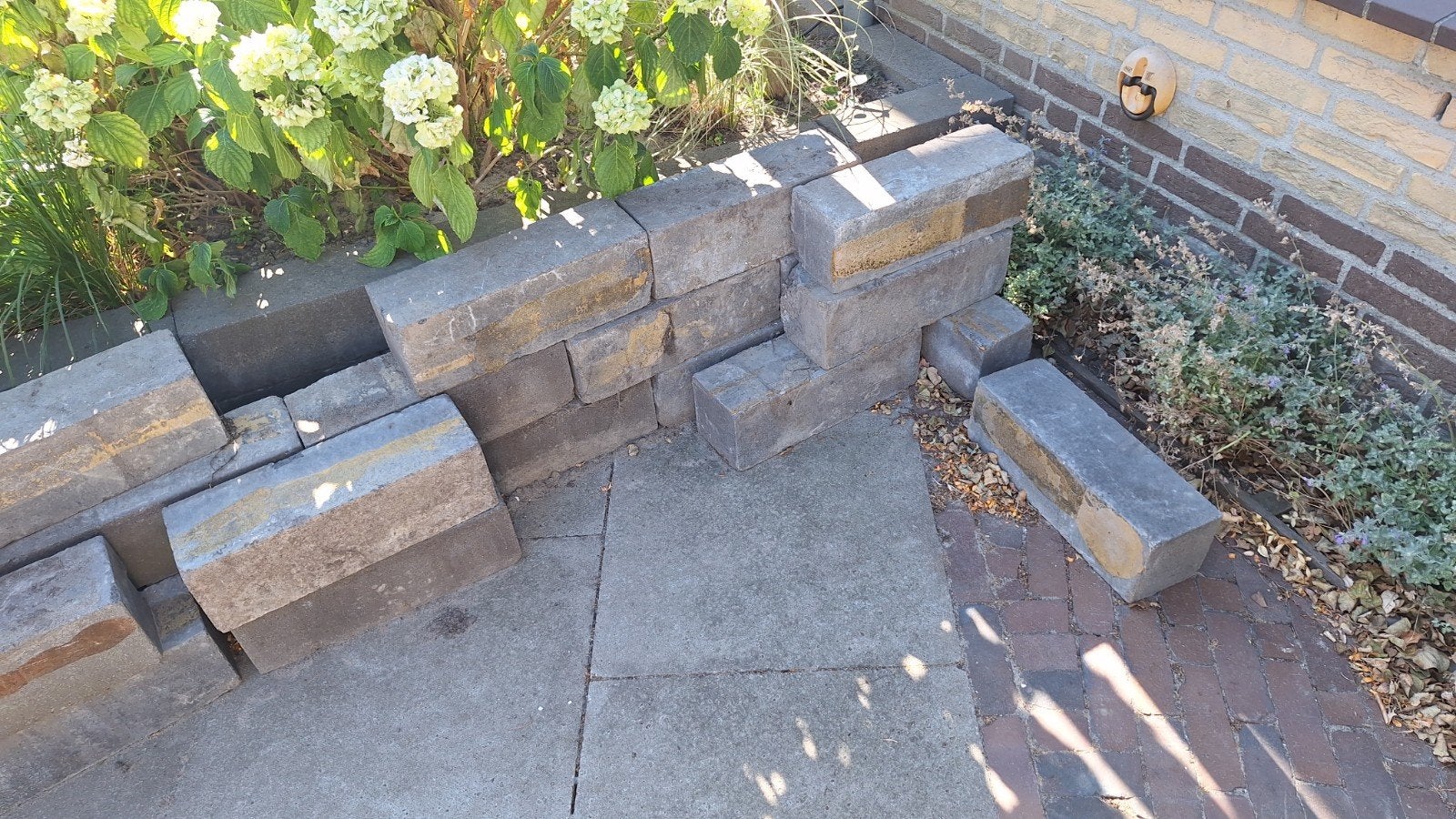 Gratis stapelblokken beton 45x15x15, Doe-het-zelf en Verbouw, Dakpannen en Dakbedekking, Ophalen, Steen of Klei, 15 m² of meer
