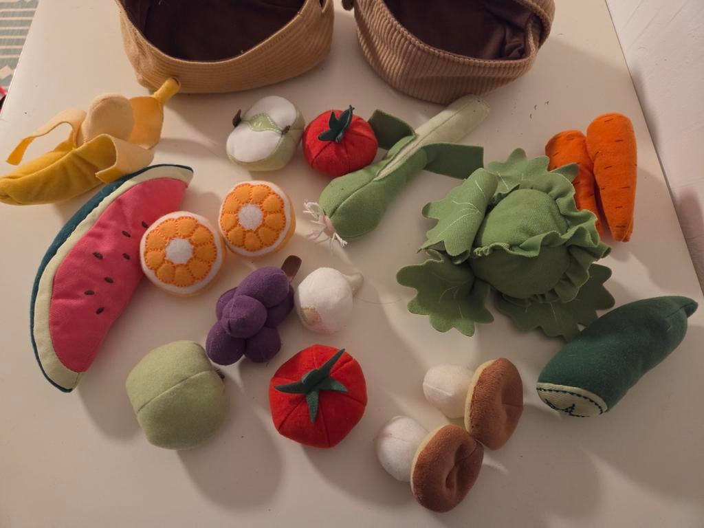 IKEA pluche groente en fruit met mandjes, Ophalen of Verzenden, Zo goed als nieuw, Overige materialen, Speelkeuken-accessoire